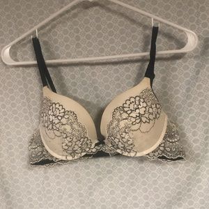 VICTORIA’s SECRET BRA
